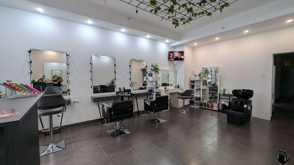 Сдається в оренду  місце для перукаря, візажиста, бровист