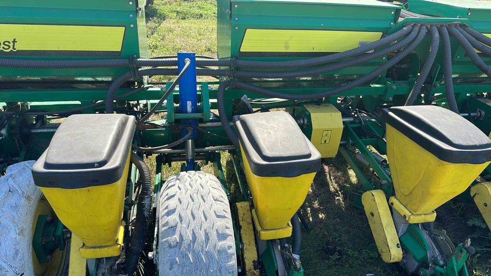 Сівалка комбінована, начіпна, просапна, з маркуванням Multicorn 560