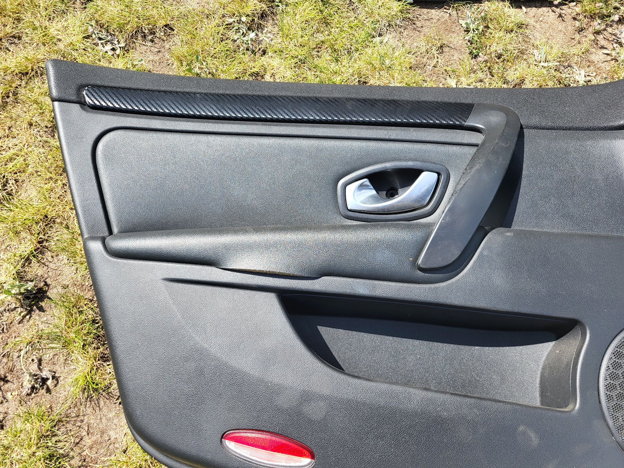 Boczki laguna 3 2.0 dci wersja kombi Grandtour z roletami
