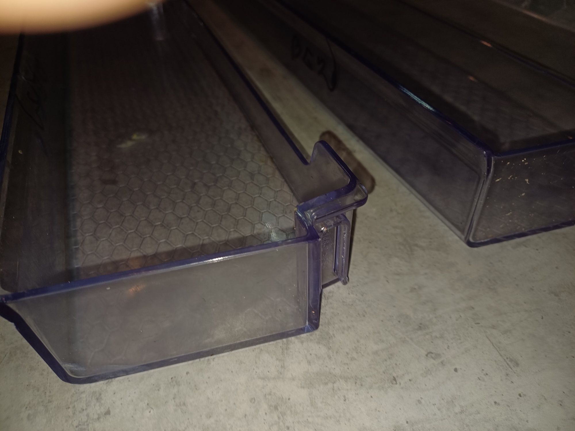 Boczna półka balkonik do lodówki Beko