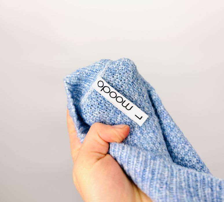 Błękitny sweter z dekoltem V L 40
