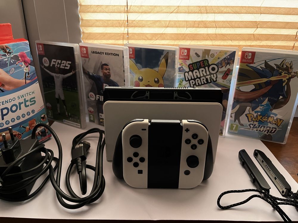 Nintendo Switch OLED + 6 gier + pokrowiec | Pokémon, Mario, FIFA