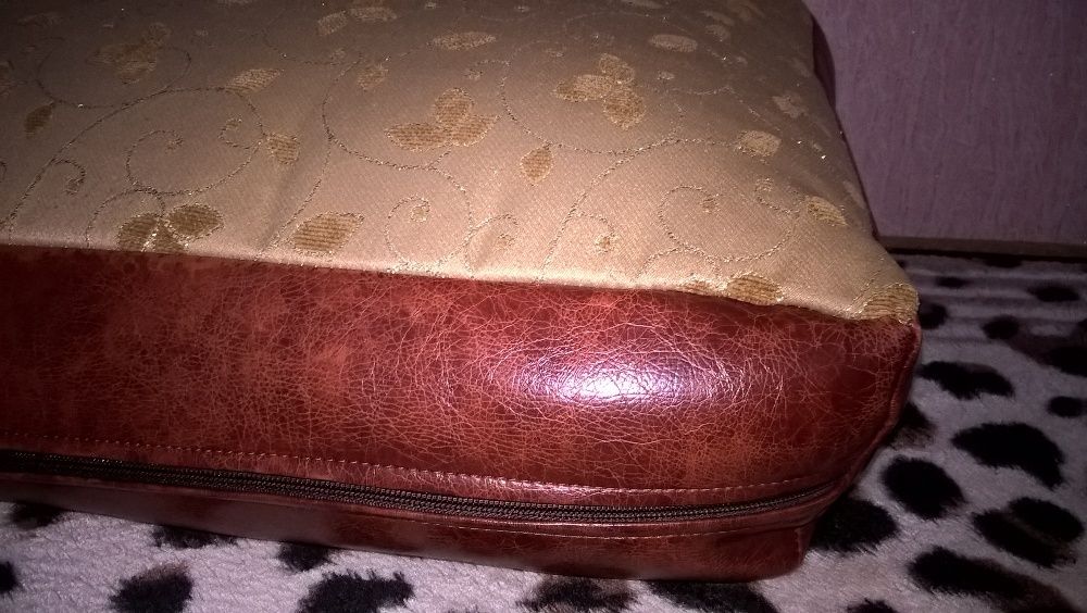 Подушка для дивана в солідному чохлі.розмір 50+68 +15см.