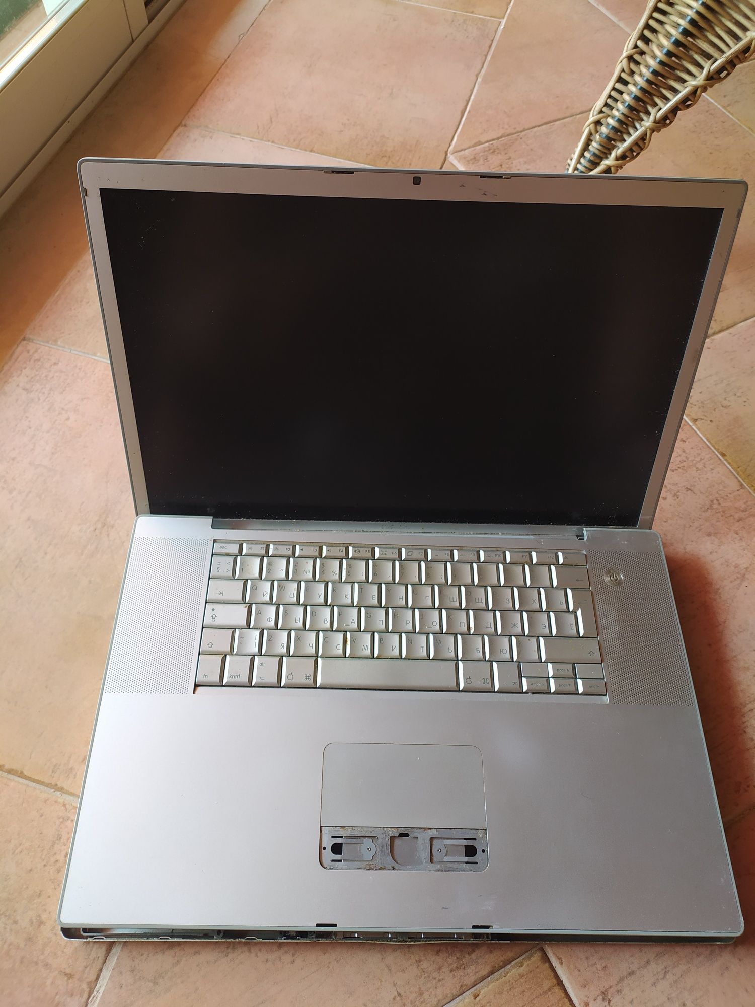 MacBook Pro 17' inch Apple - para peças -
