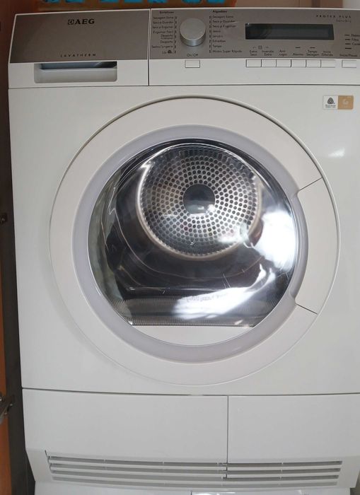 Máquina Secar AEG 8kg