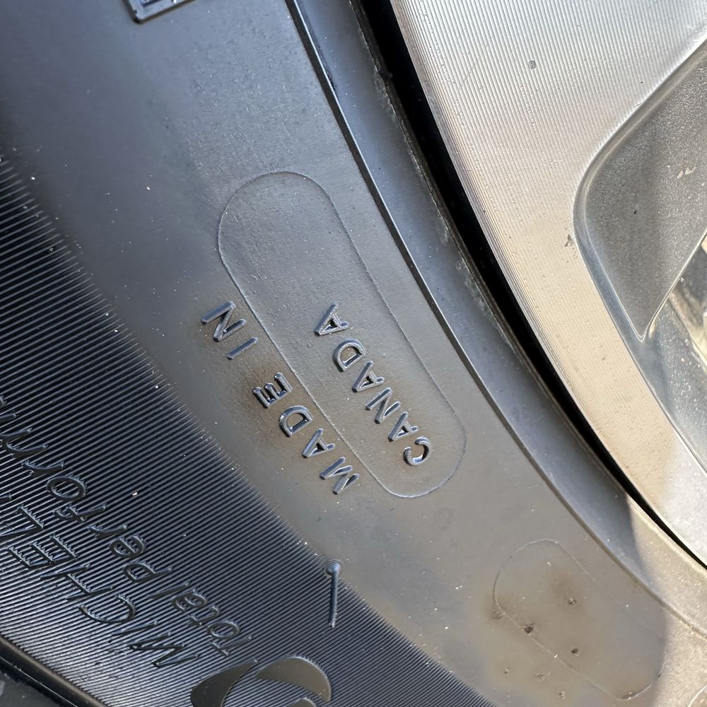 Диски - Lexus  R-20, шини -235-55-20, Michelin.
