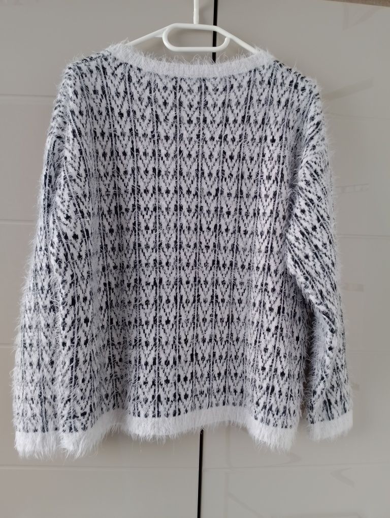 Mięciutki sweter oversize 44