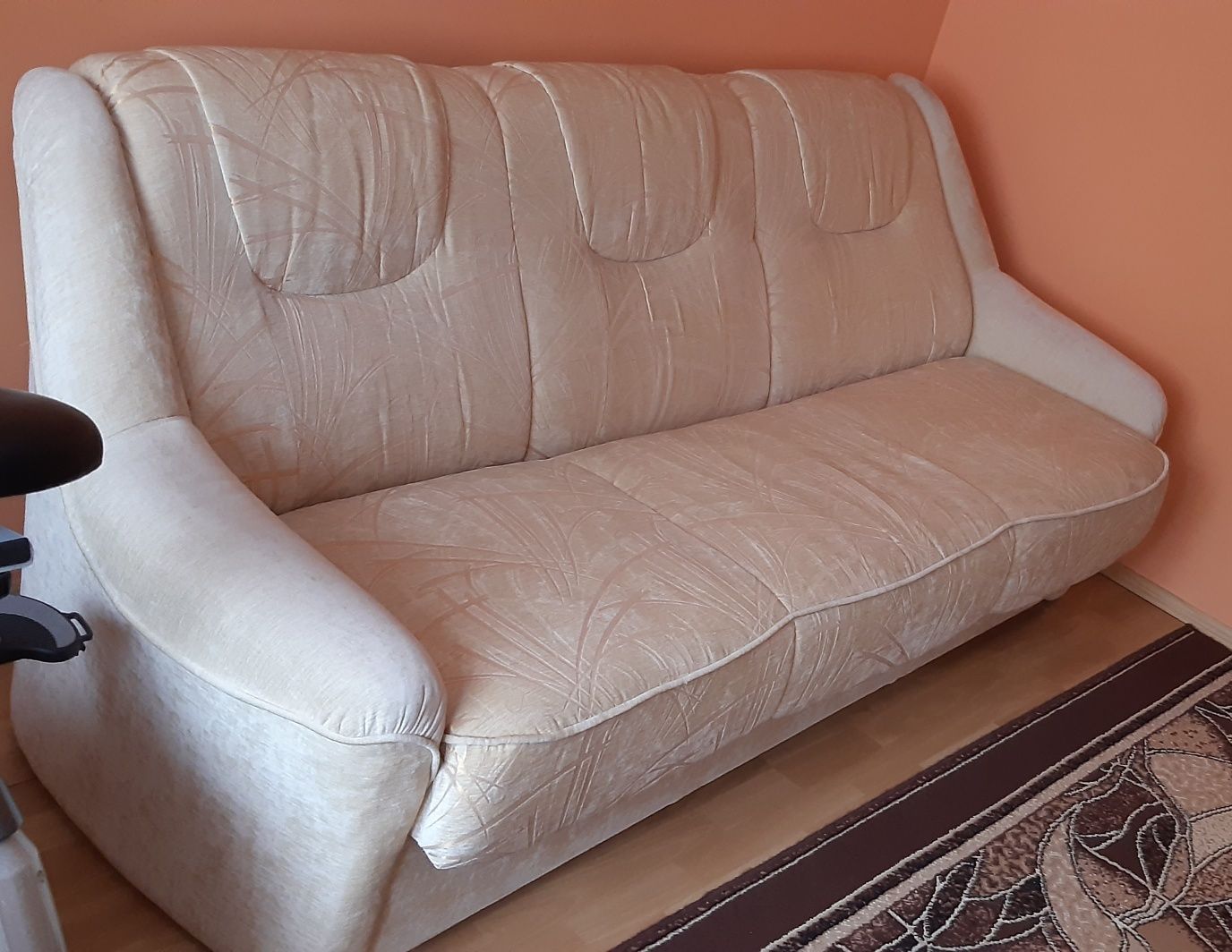 Wersalka sofa rozkładana z pojemnikiem na pościel