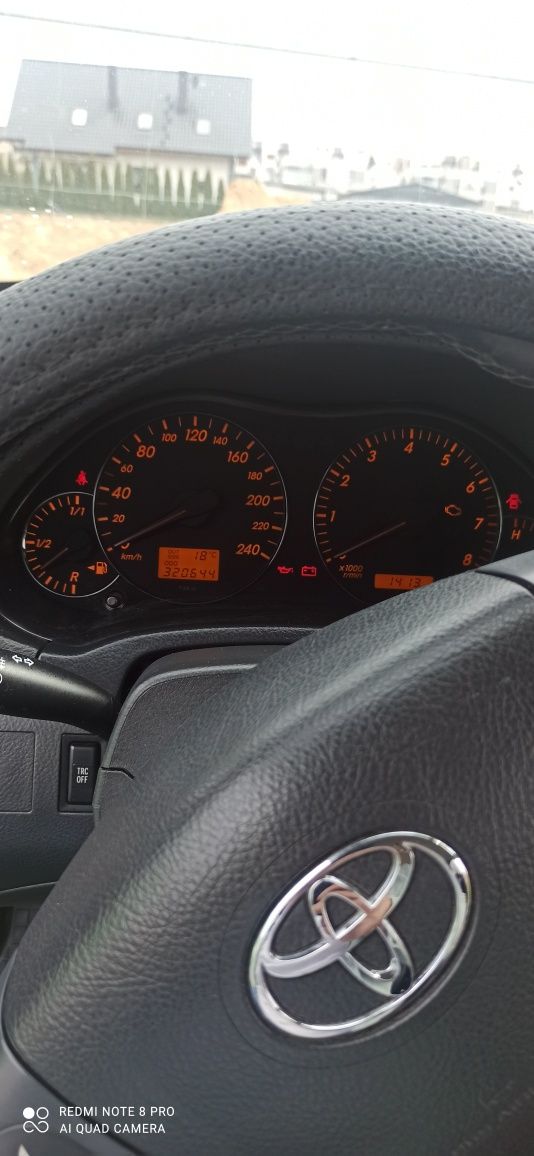 TOYOTA Avensis t 25