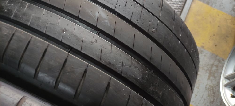 Pneus 285/35/20  semi novos