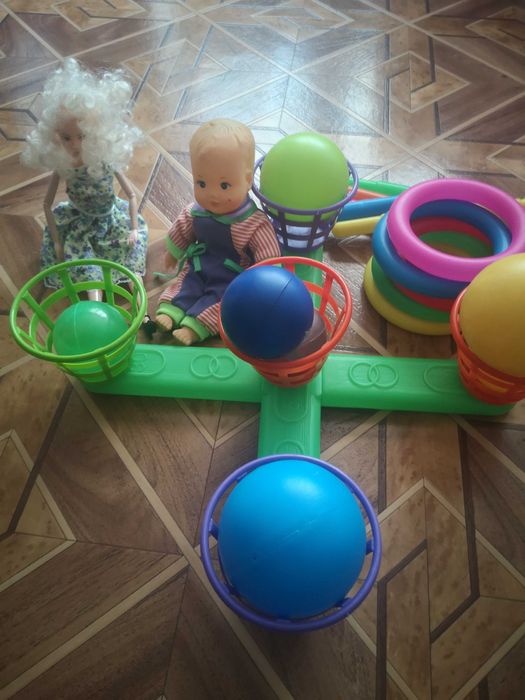 Кільцекид +дві ляльки в подарунок.