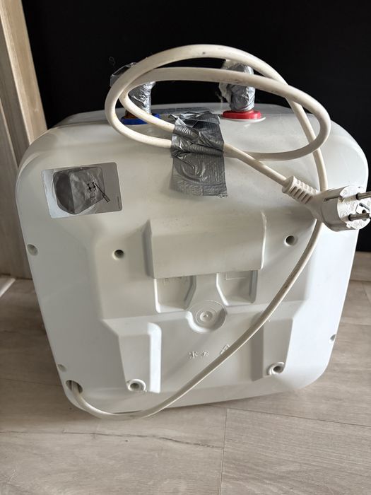 Podgrzewacz elektryczny wody bojler Ariston Blu Evo R 10U 1200W