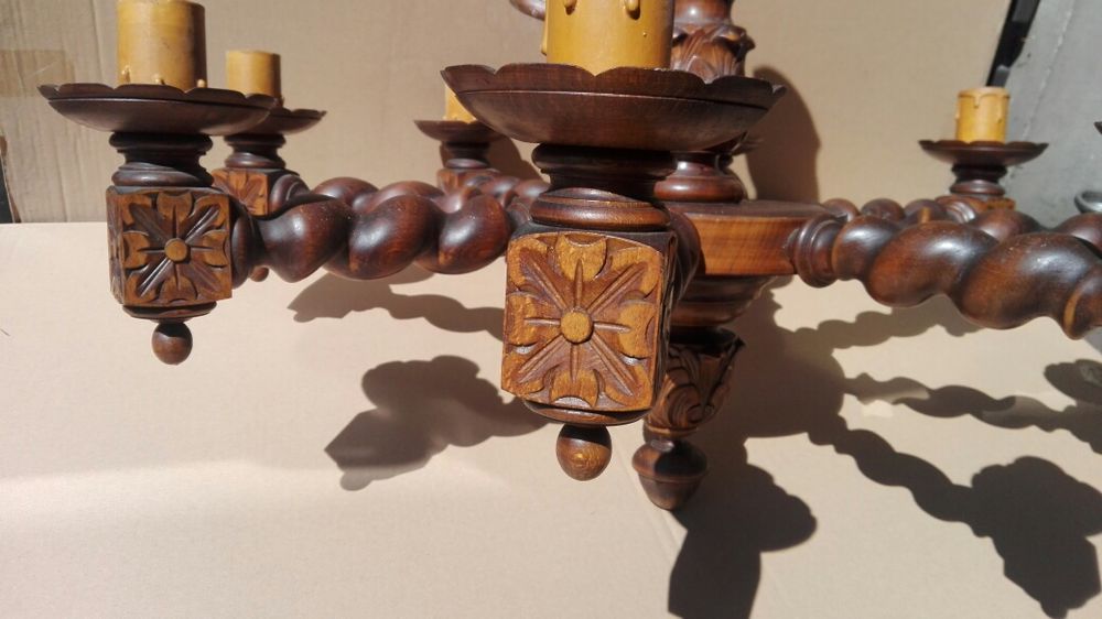 Stary zabytkowy żyrandol drewniany rzeźbiony antyk