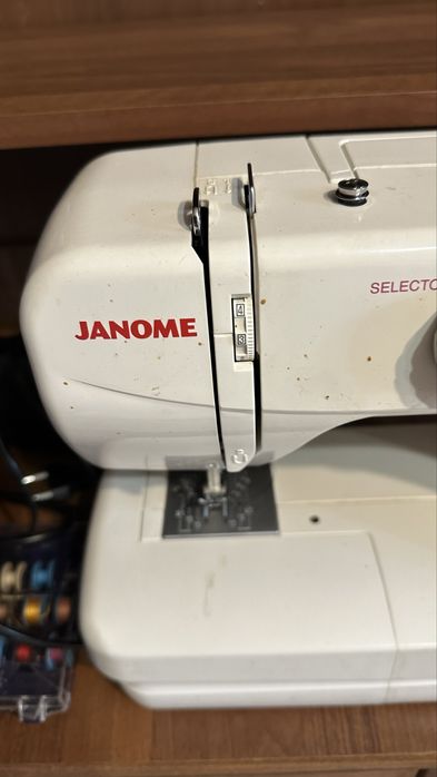 Швейна машинка Janome V-25 Escape