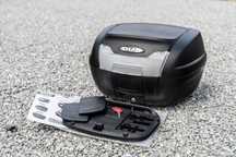 Kufer motocyklowy centralny SHAD SH40 z płytą mocującą