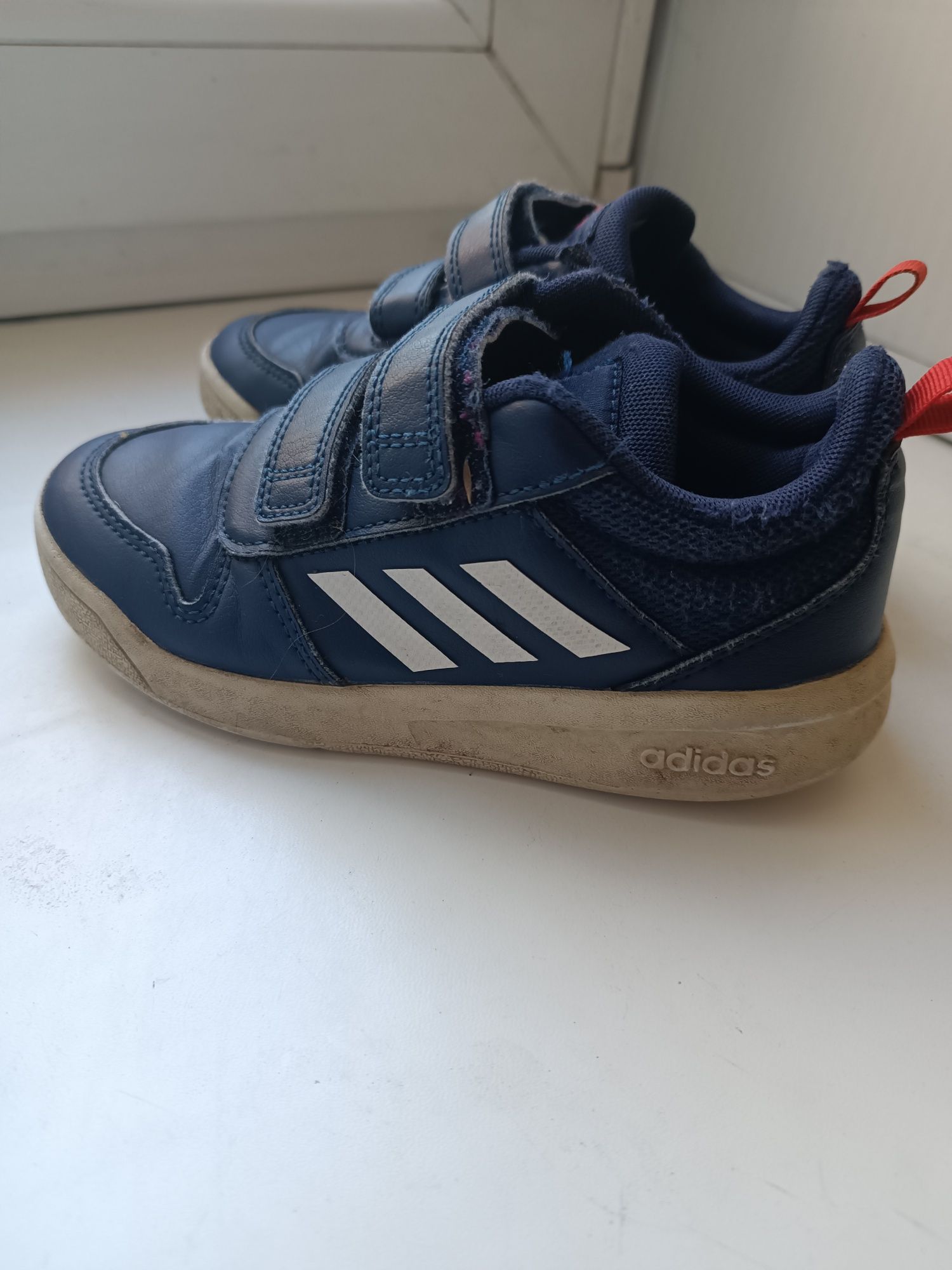 Кросівки фірми Adidas . 30 р.