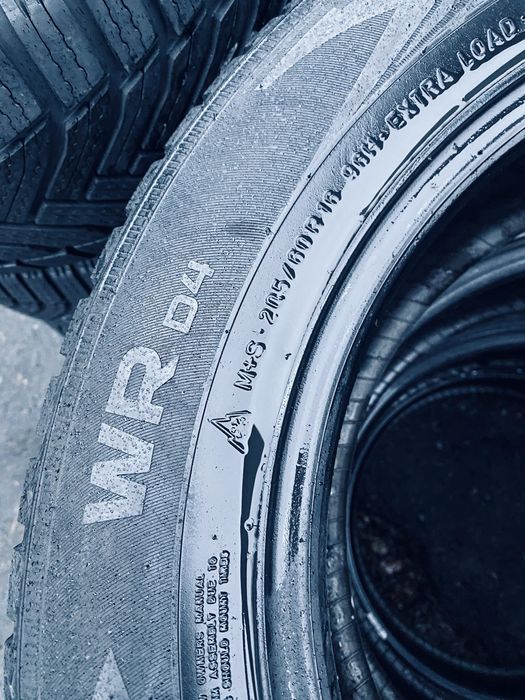 205 60 16 Nokian WRD4 90%