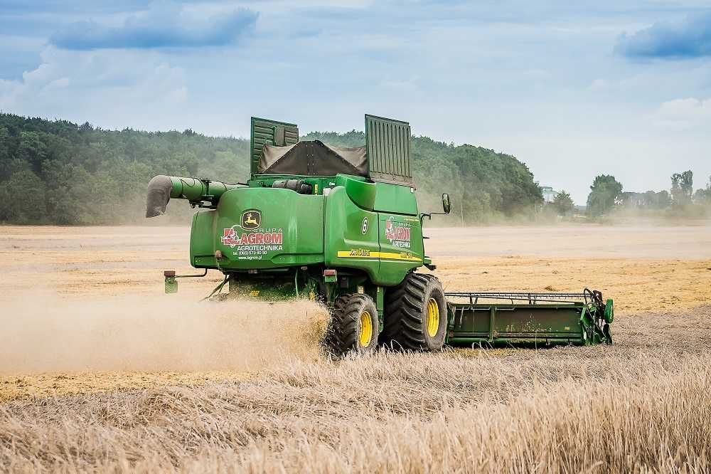 John Deere S690i