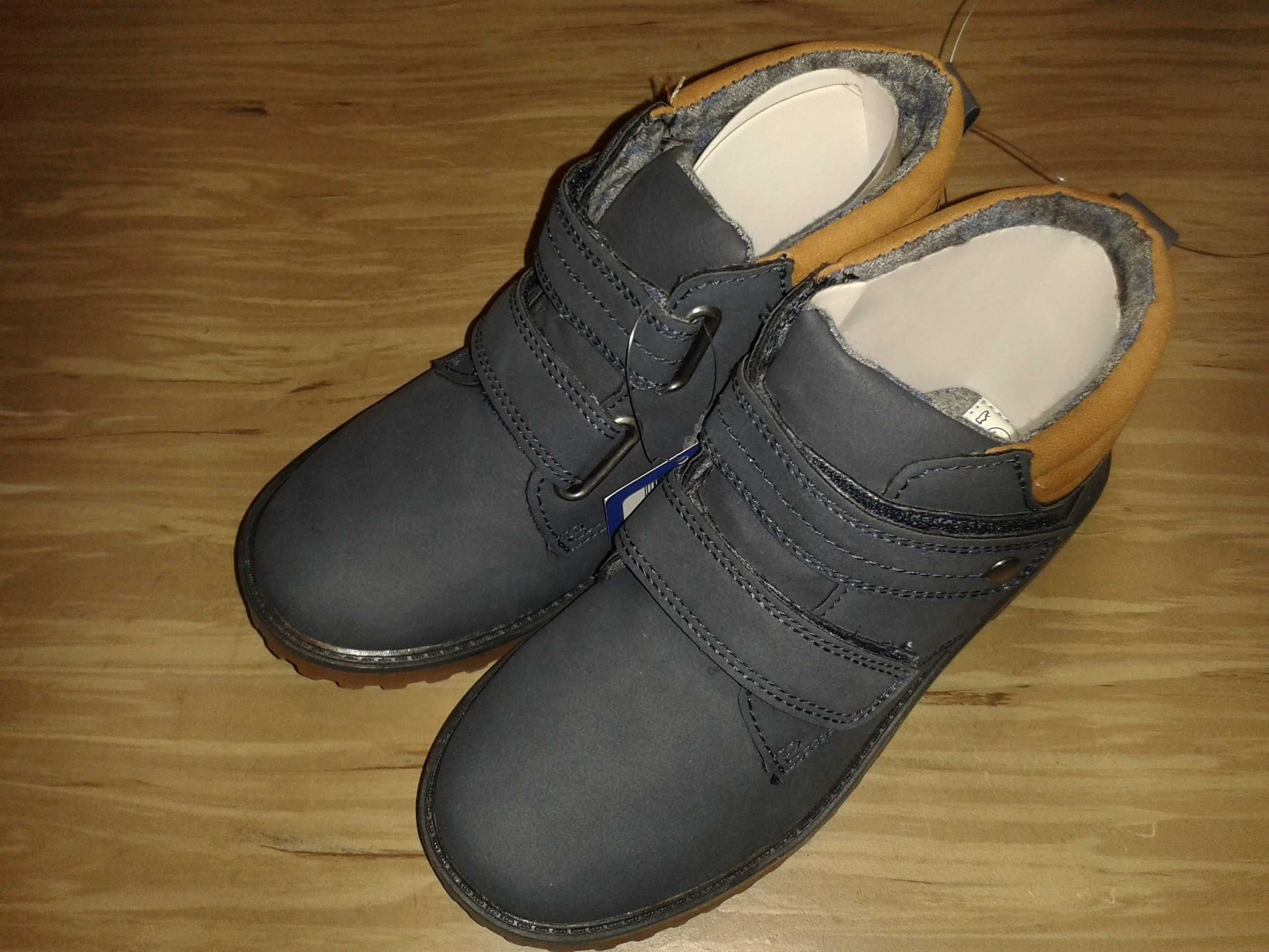 Nowe buty dla bliźniaków na jesień i wiosnę , wkładka ma długość 20 cm