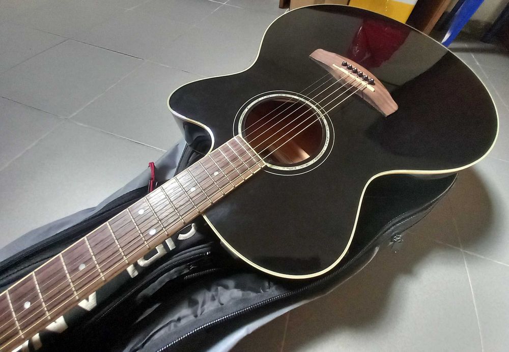 Yamaha CPX500 BL — Como Nova + Estojo Resistente.