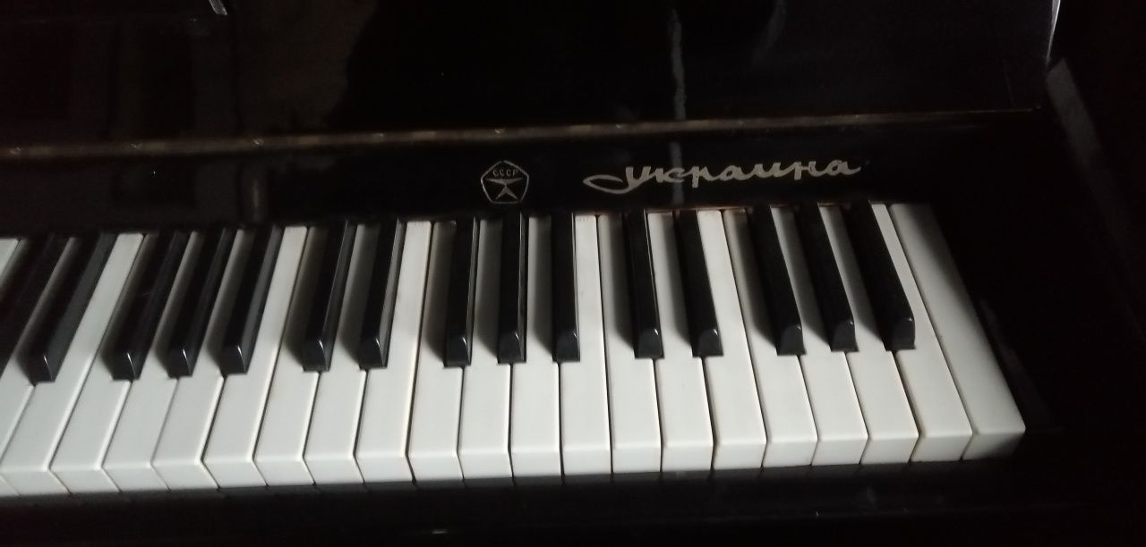 Продам пианино Украина. Темно Коричневого цвета