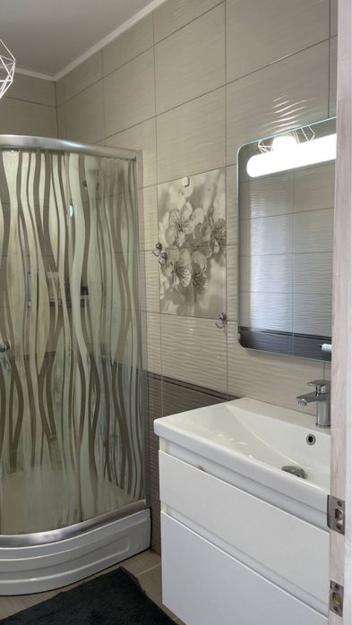 Будинок з гарним ремонтом та меблями в мальвничій Бучі