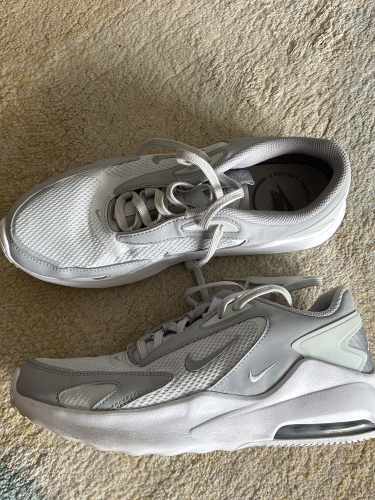 Tenis nike 42 como novos.