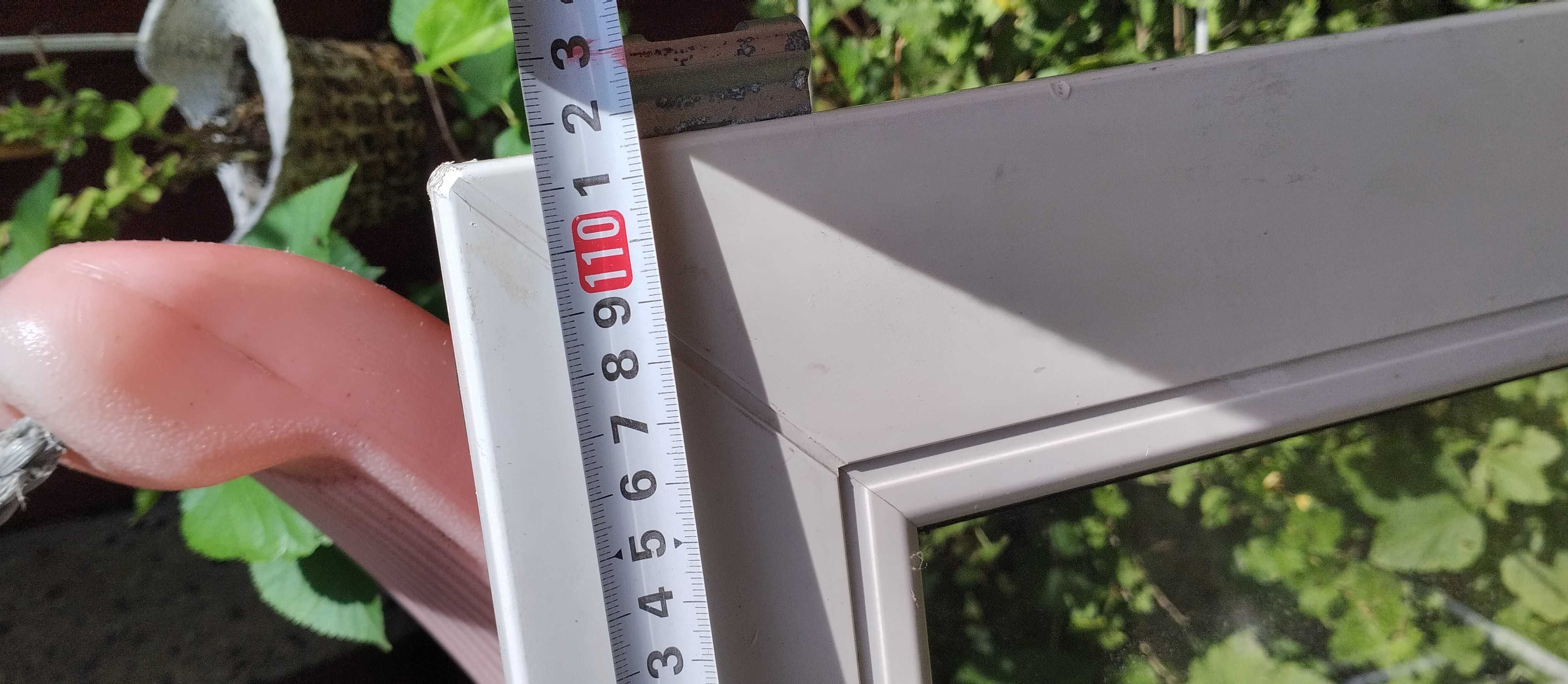 Okno PCV -Bez ramy 130,5 na  111,5  cm.