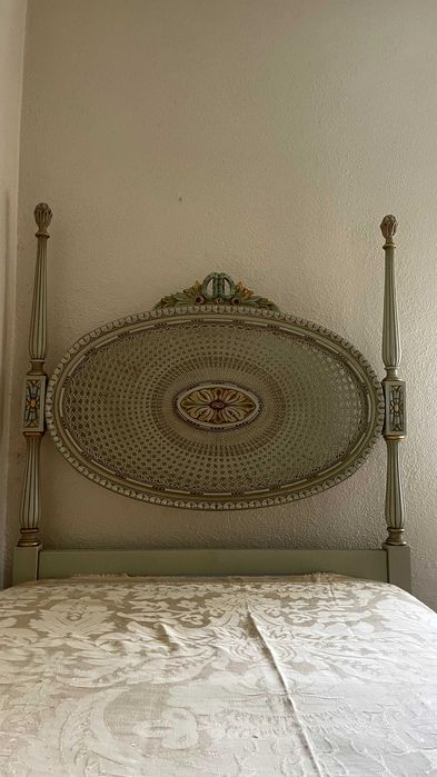 Cama de solteiro vintage