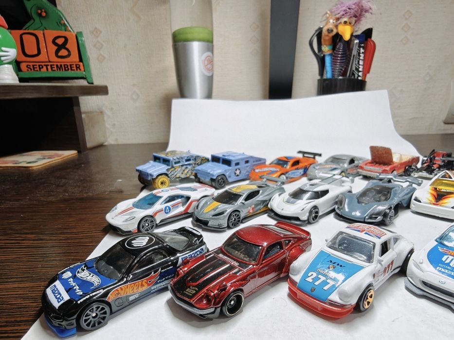 Машинки модели hot wheels matchbox Porsche Mazda Honda Datsun Ford