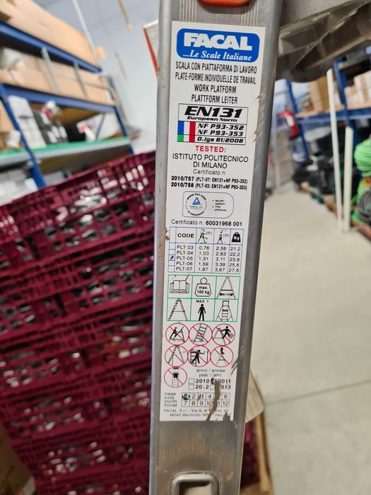 Escadote plataforma de segurança