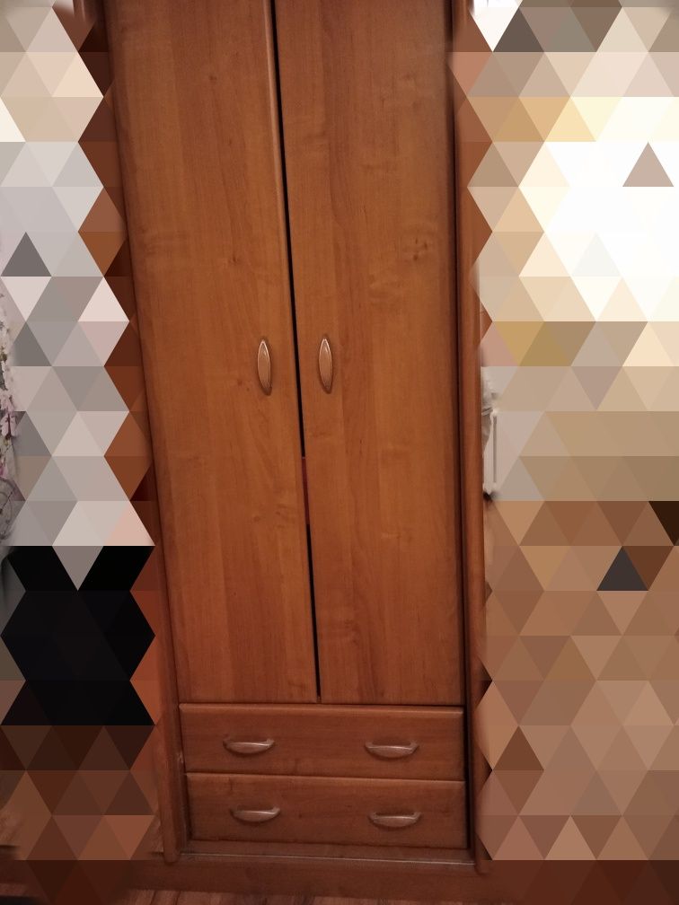 Szafa przesuwna z lustrami i oświetleniem led.