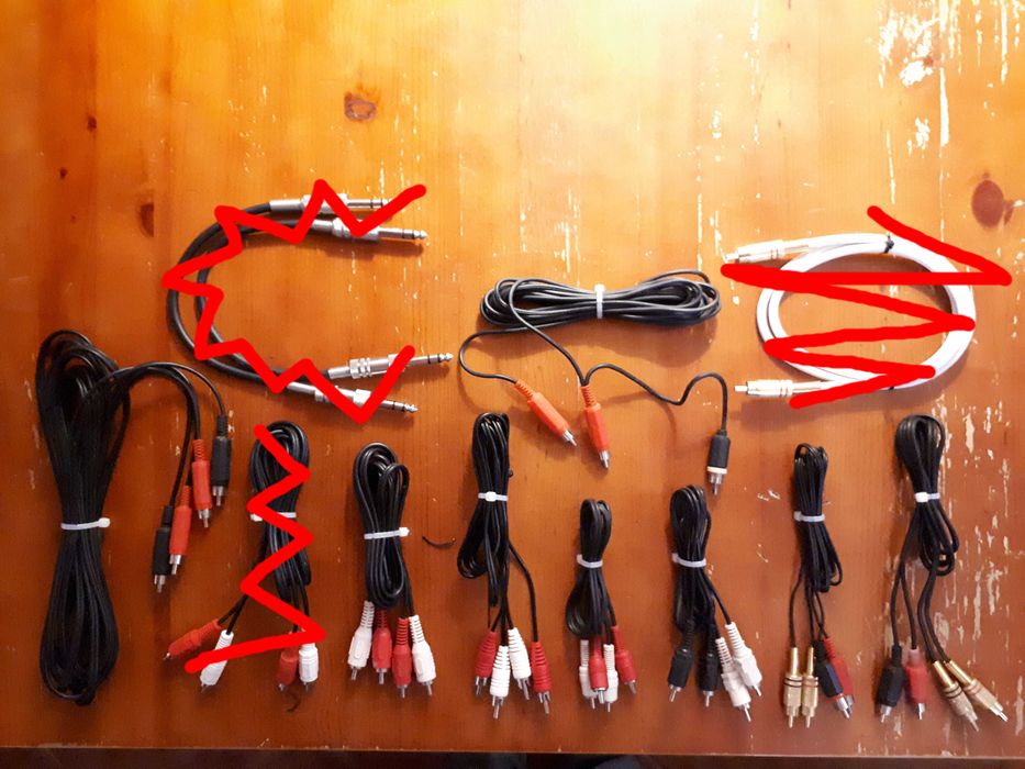 Lote de cabos e adaptadores audio, video, etc. (34 peças)