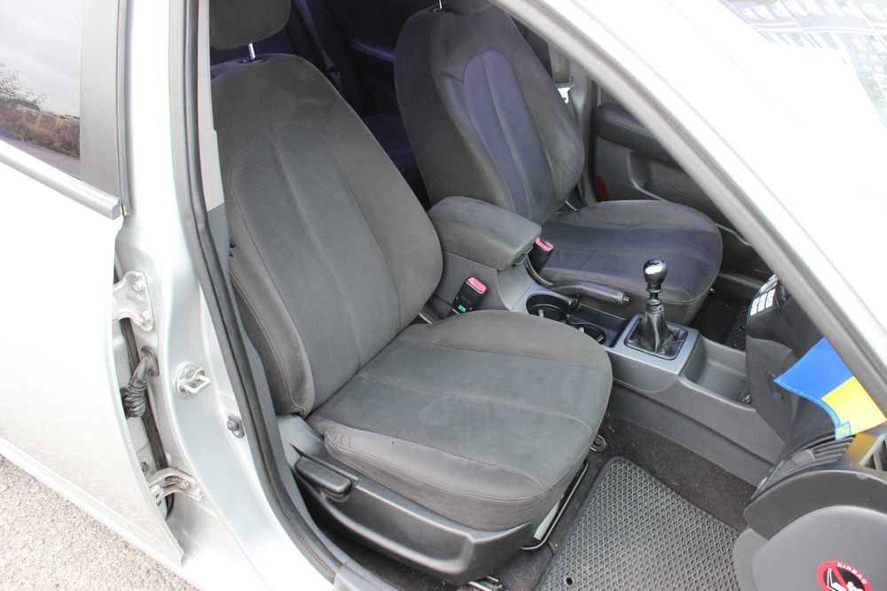 Hyundai Elantra 2008 року