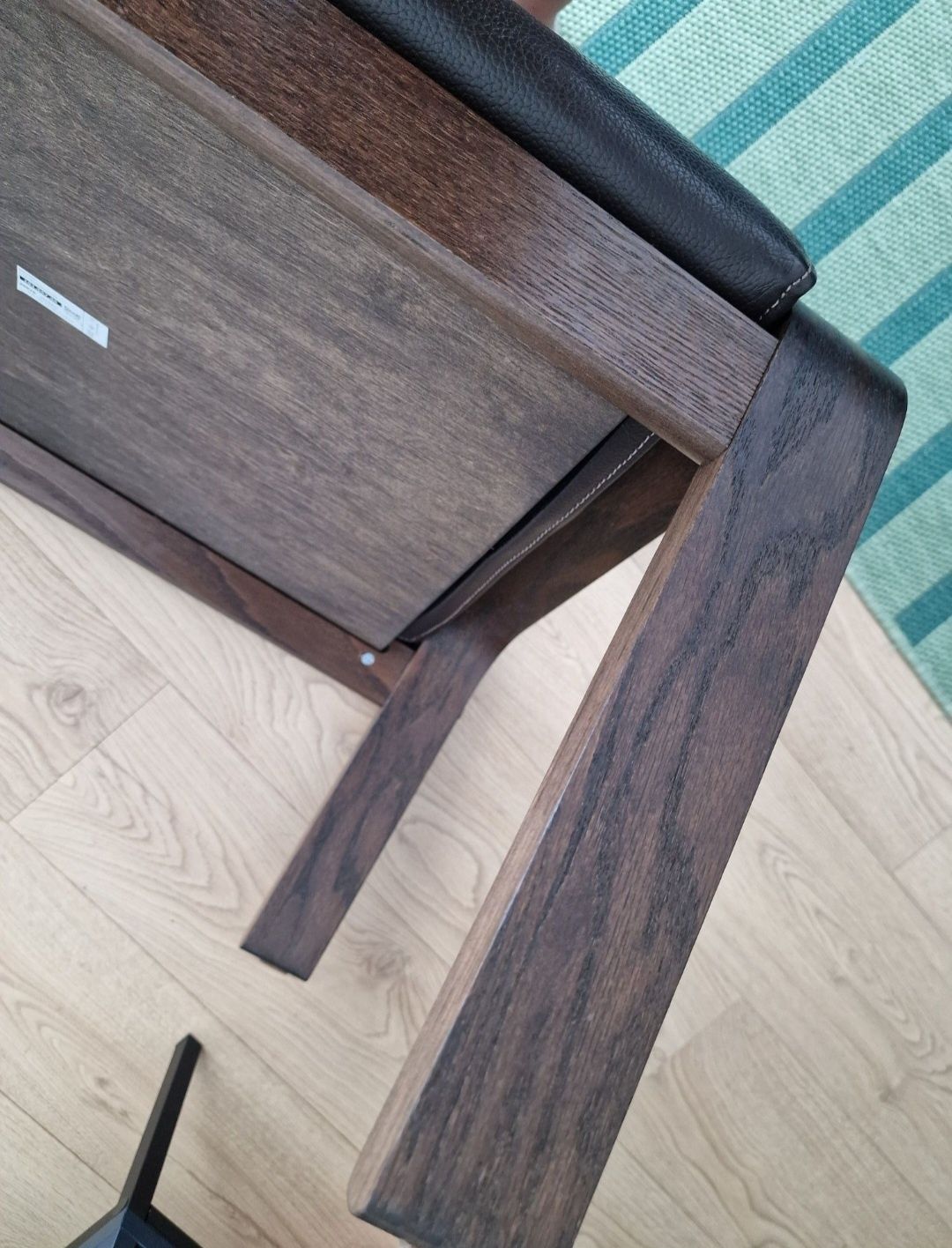 Skórzany podnóżek Ikea drewno