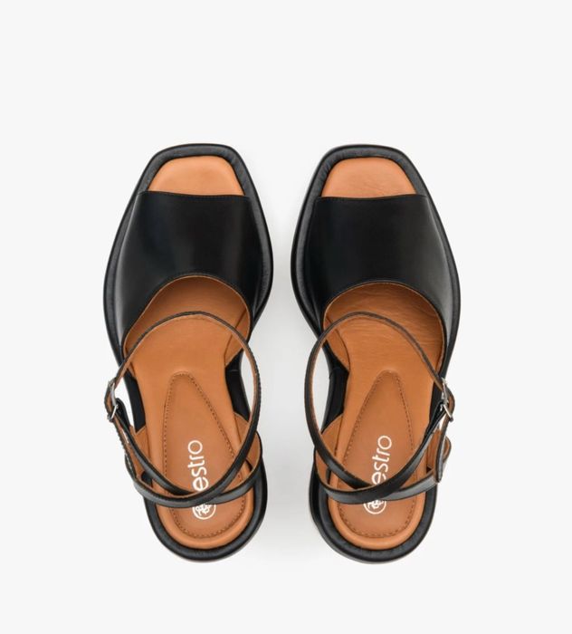 Босоніжки шкіряні Estro