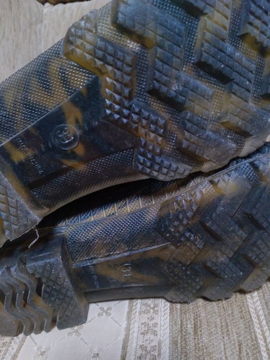 Сапоги резиновые 39 р.на узкую ногу