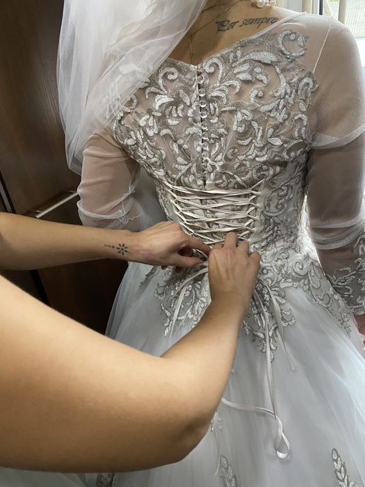 Весільна сукня