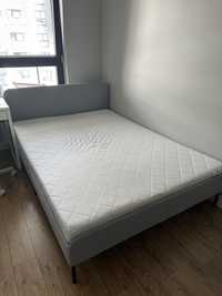 Szare łóżko z materacem 140x200