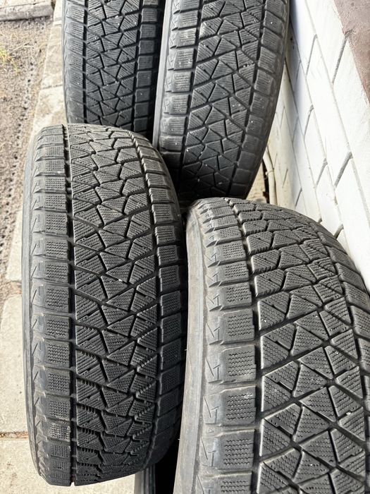 В продаже комплект  зимних шин