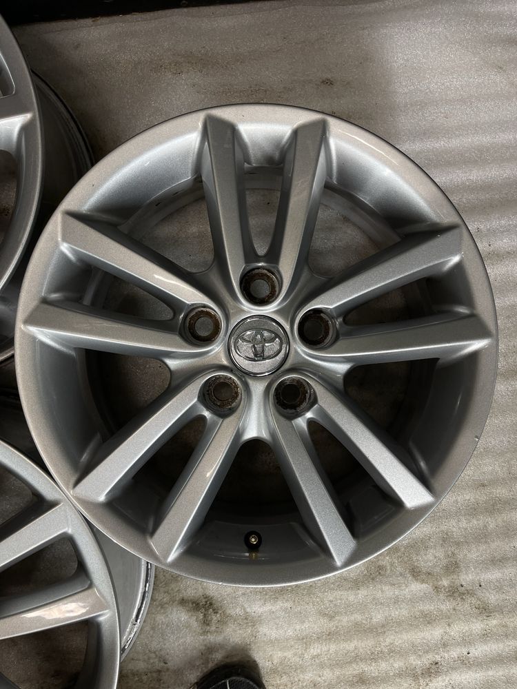 Диски R16 5x114.3 Et45 6.5J. Toyota Camry Corolla Avensis Prius Auris