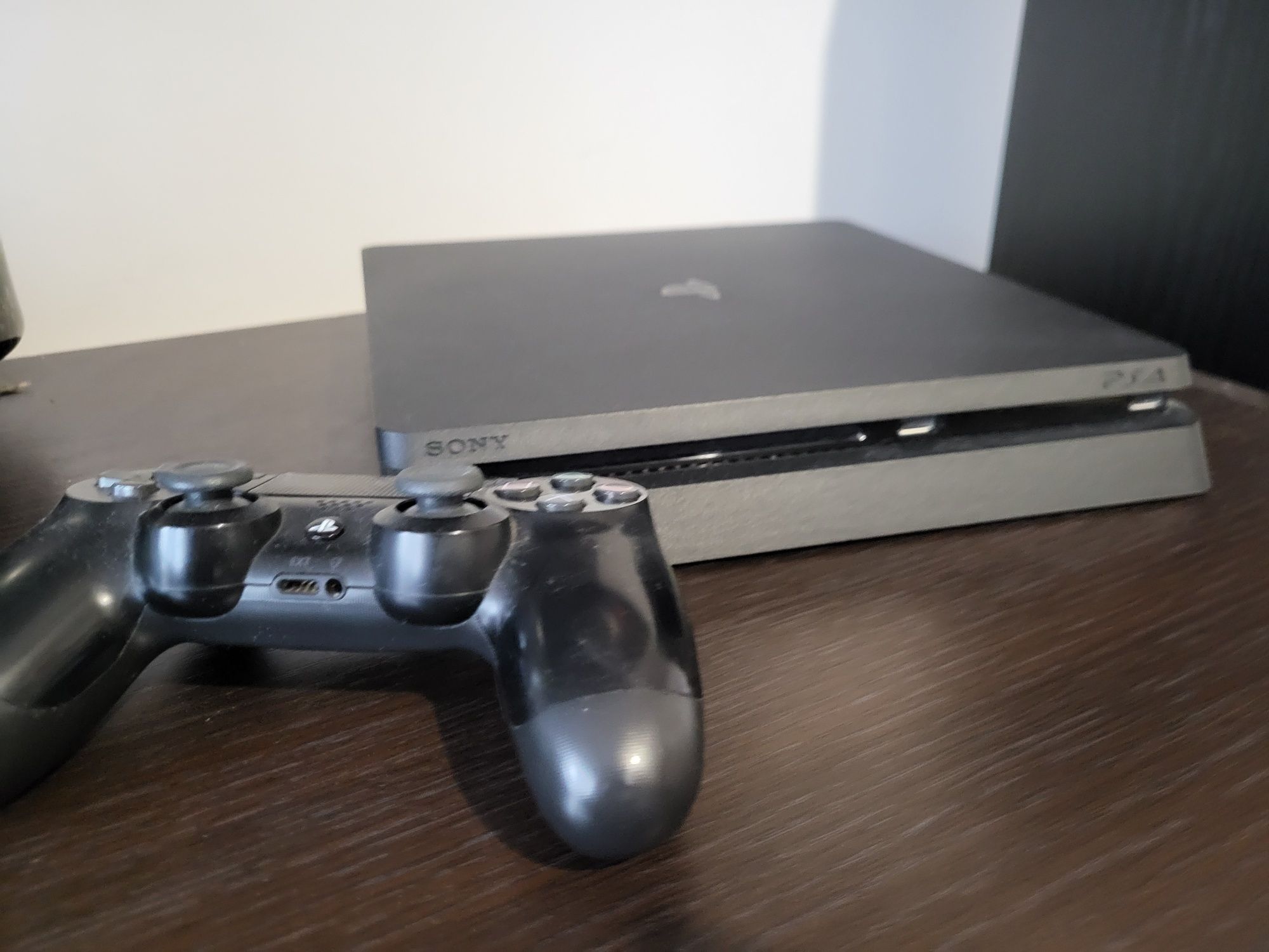 PlayStation 4 slim + m.in. wiedźmin 3, ghost od tsushima, fify