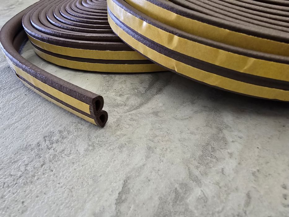 Самоклеючий ущільнювач D 10 метрів  6мм х 9мм