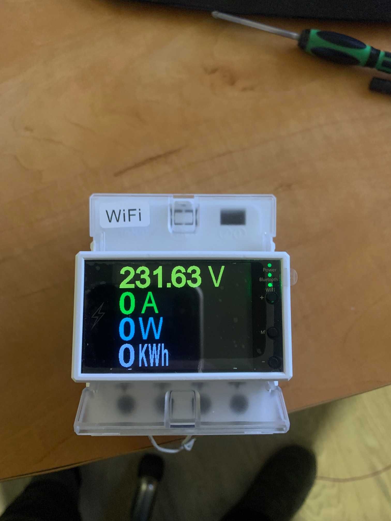 умный дом, реле напряжения, контроль по WiFi, цветной экран, DIN-рейка