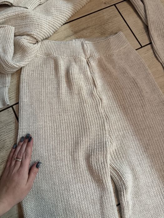 Теплий вʼязаний костюм