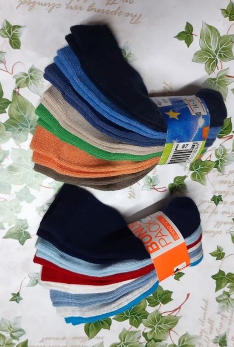 14 pares de meias e soquetes novas de bebé