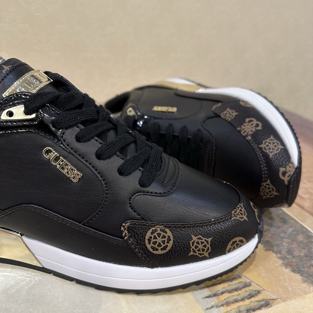 GUESS. Жіночі  кросівки. Оригінал. Нові. Розмір 41.