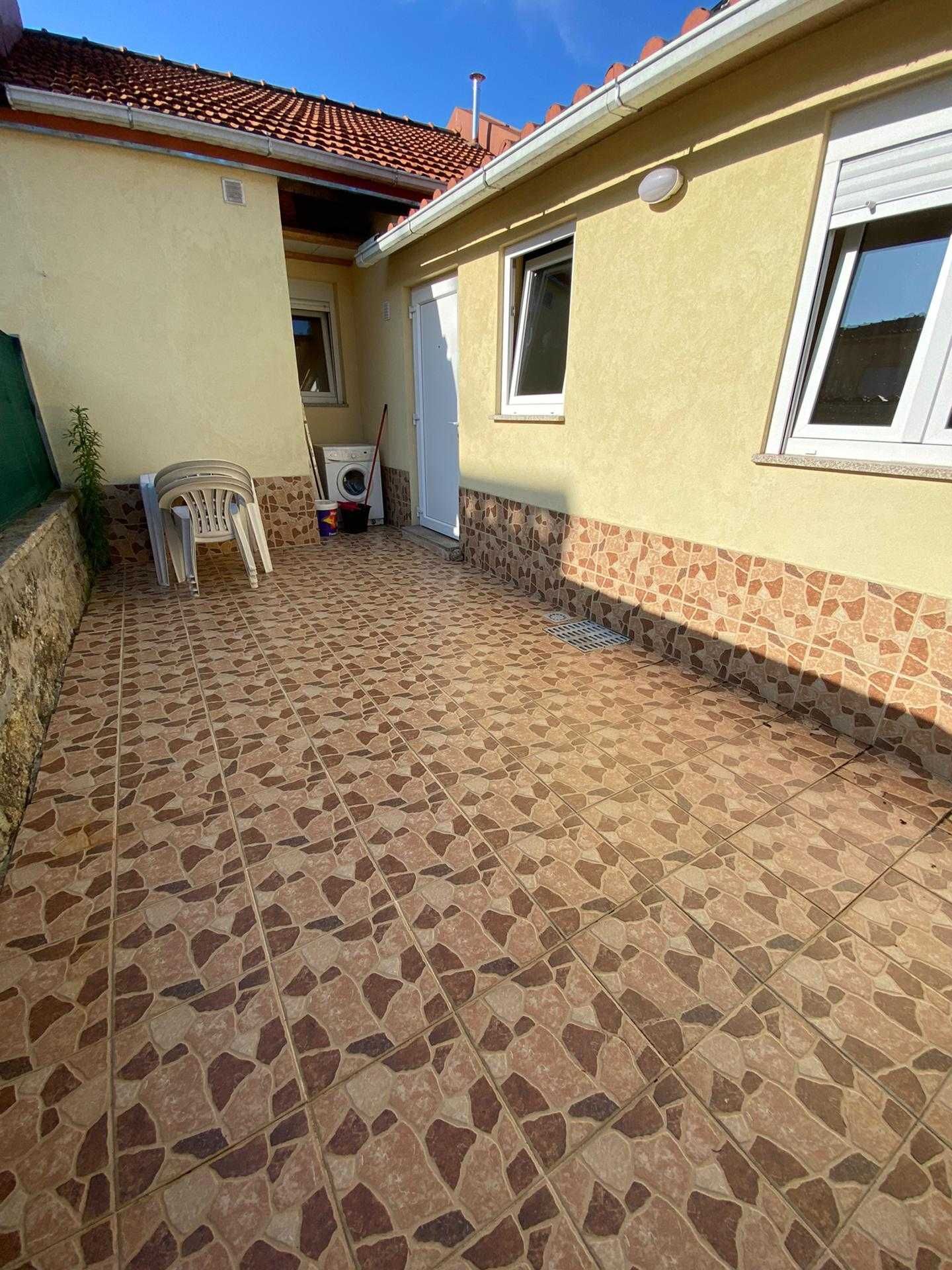 Moradia T4 C Mob C Terraço Prox Igreja da Areosa