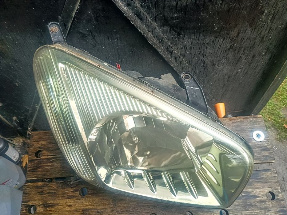 Toyota RAV4 II lampa przednia prawa