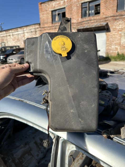 Бачек омывателя мазда 3 5 6